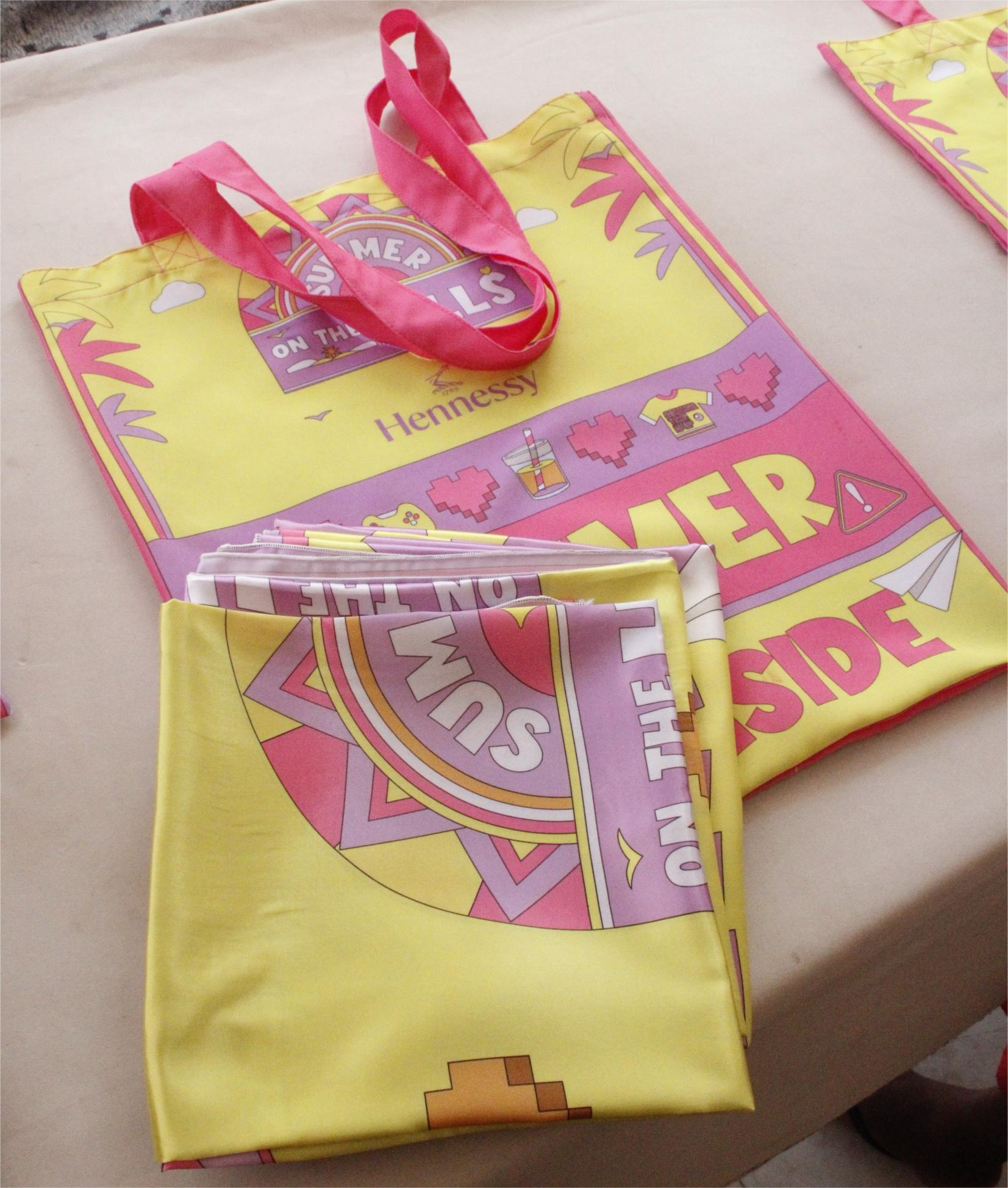 Call CapitalPrint.. 020-7785-880 To Design Your Own Tote Bags Adding your Personal designs Even your Style and Brand Name The Right Way & Stand Out, We Design To Any Dimension Of Your Choice... 